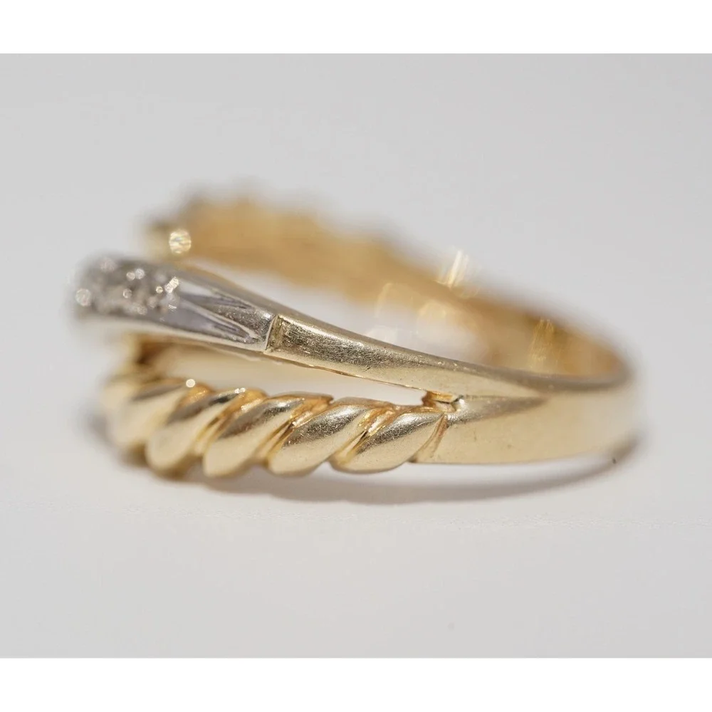 Vintage 14k Solid gold Two Tone Overlapping Natural Diamond Ring Twist Size 5.25